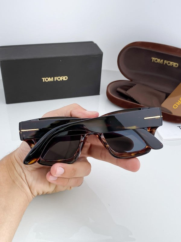 Tomfordd tiger 184