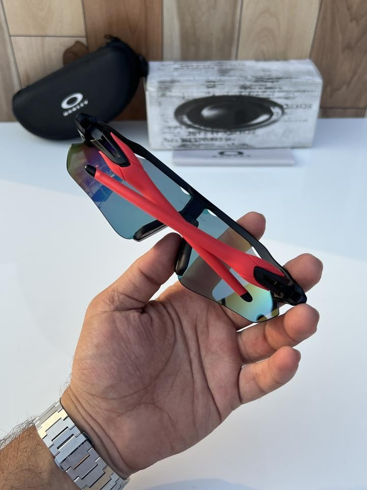 Oakleyy_9208_black_red