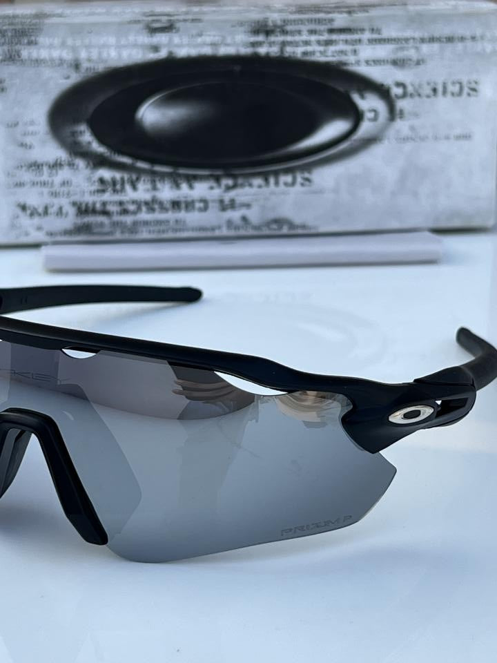 Oakleyy_9208_silver