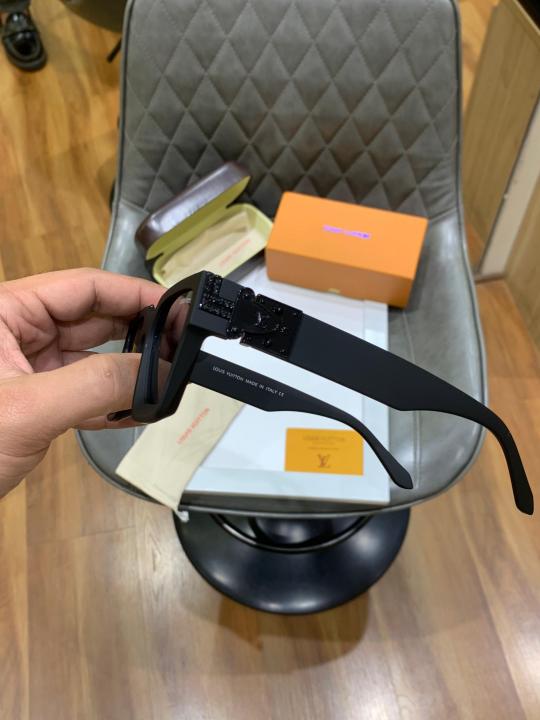 Louis_vuitton_millionaire_full_black