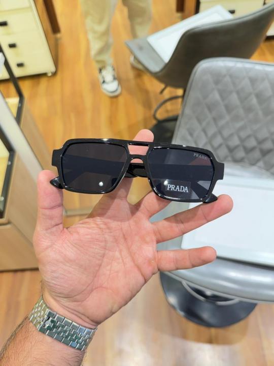 pradaPAS06_full_black