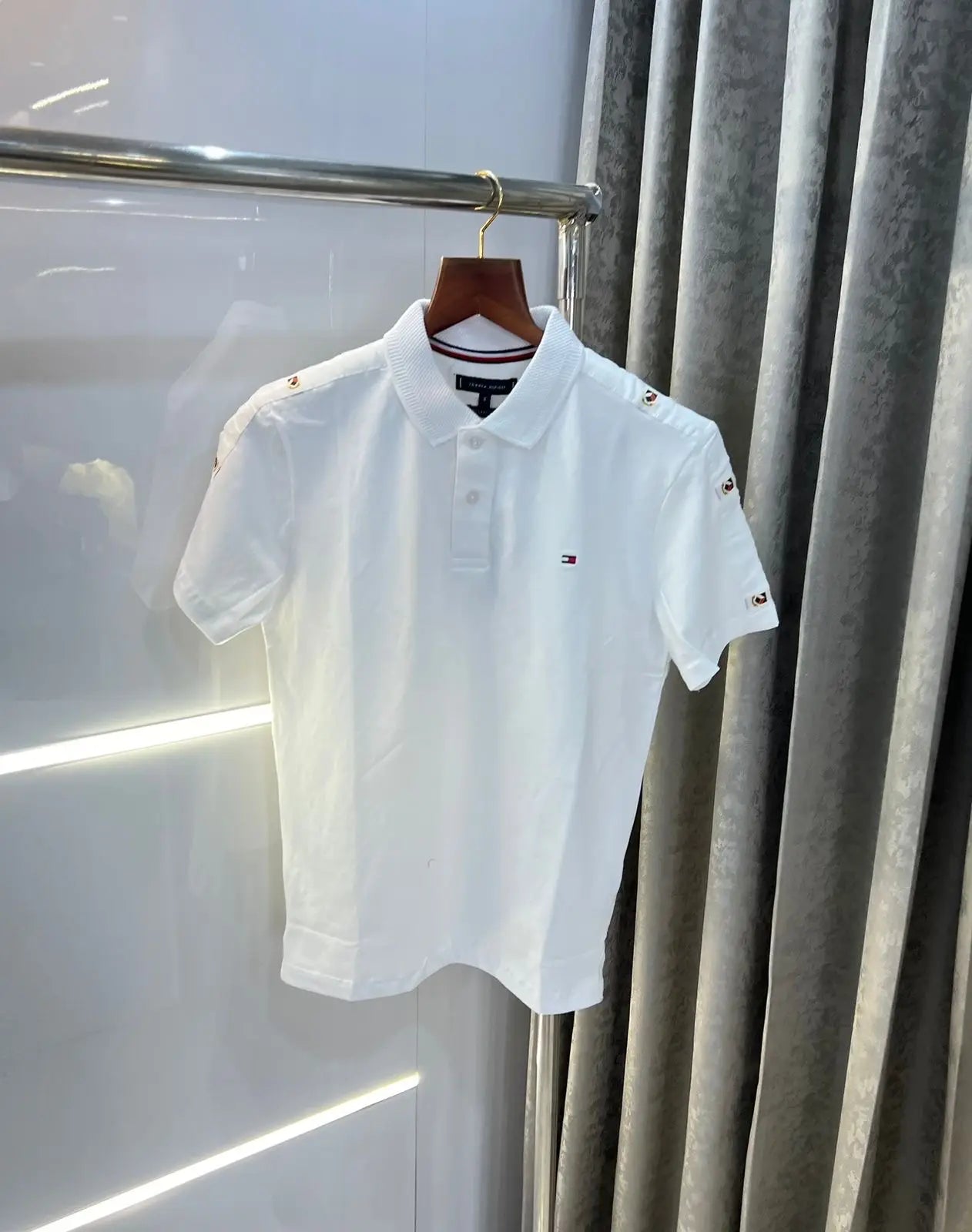 Tomm y Hilfiger White Shoulder Look Premium Polo T-Shirt