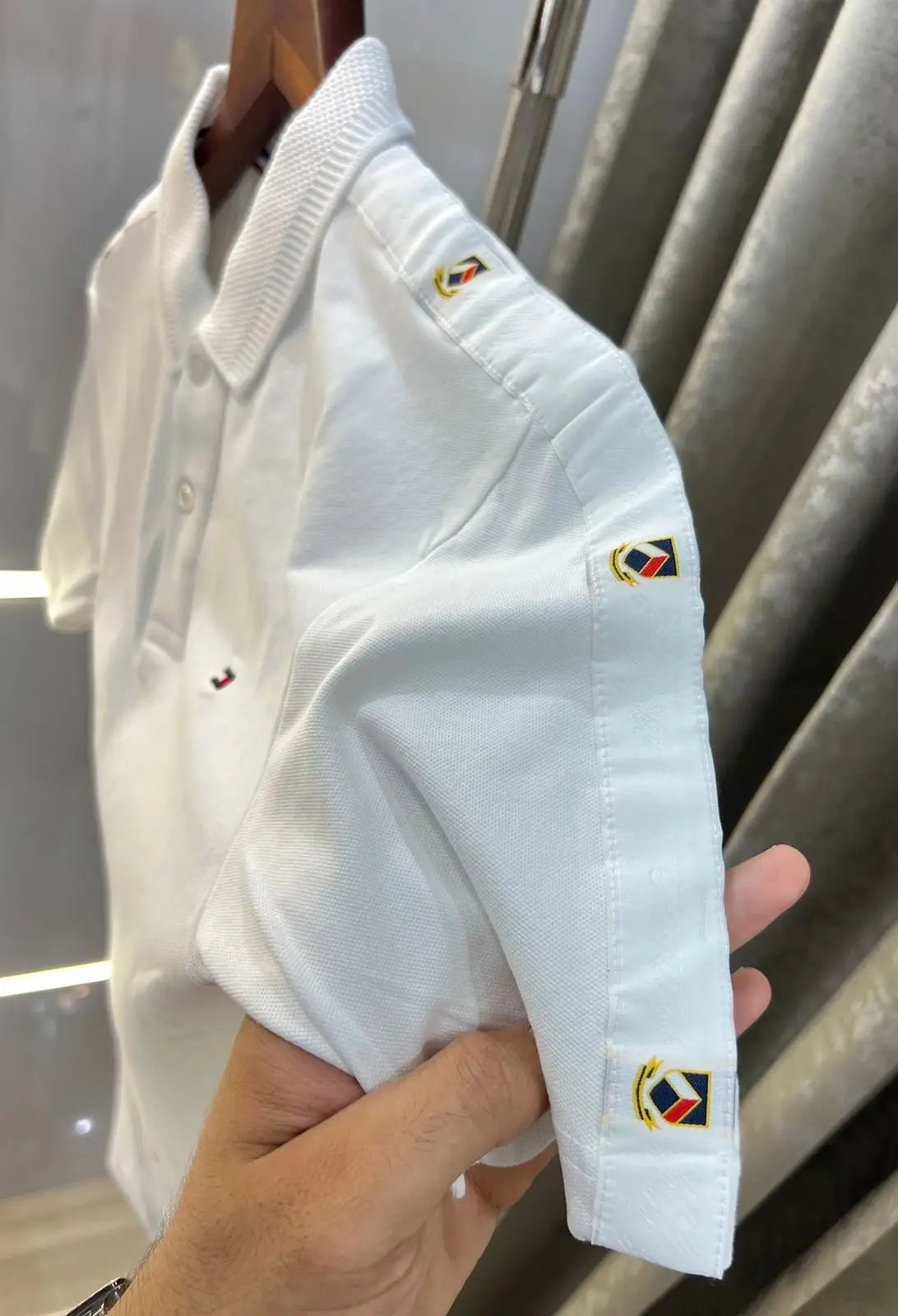 Tomm y Hilfiger White Shoulder Look Premium Polo T-Shirt