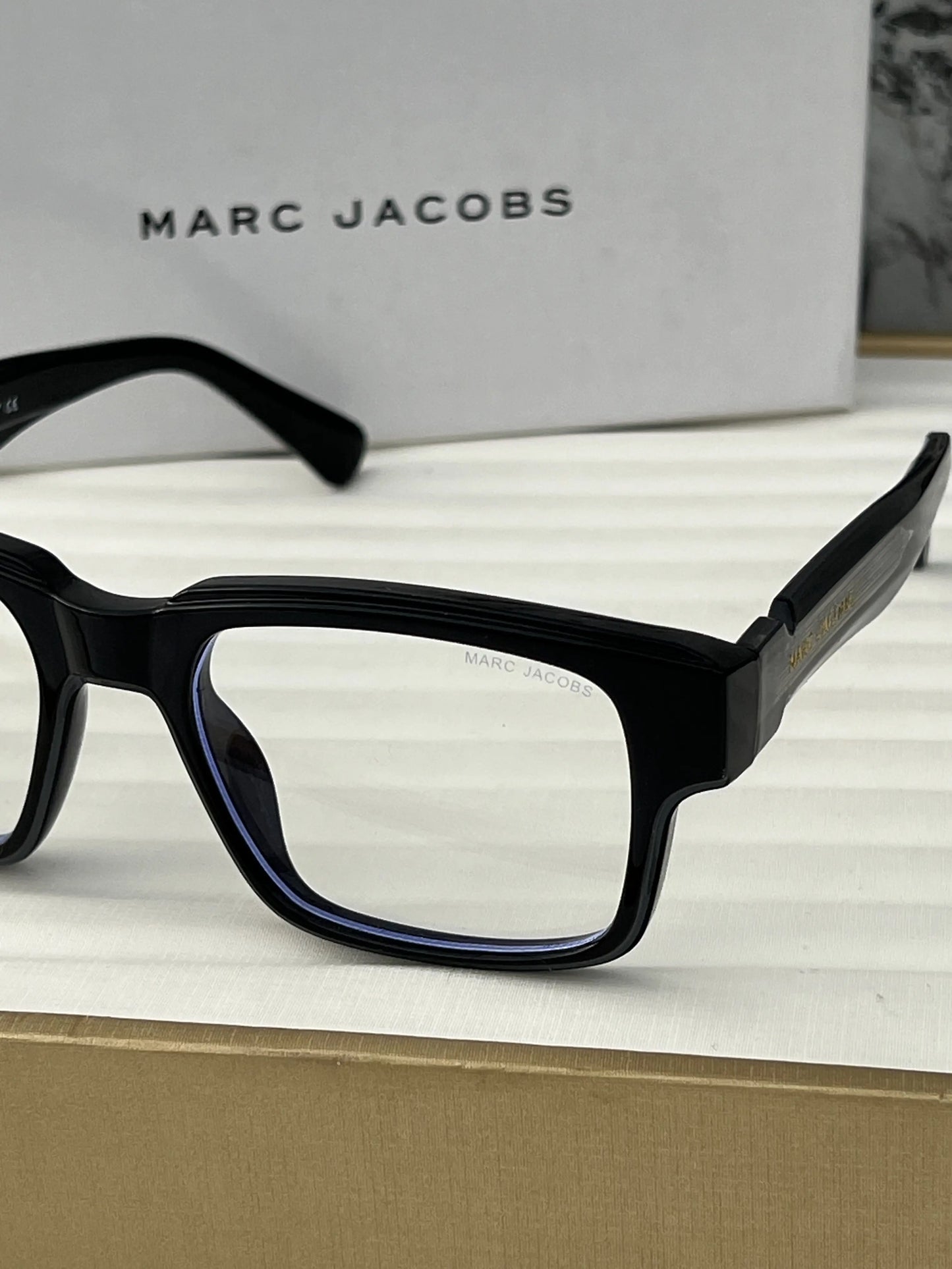 Marc_jacobs_1117_black_plano