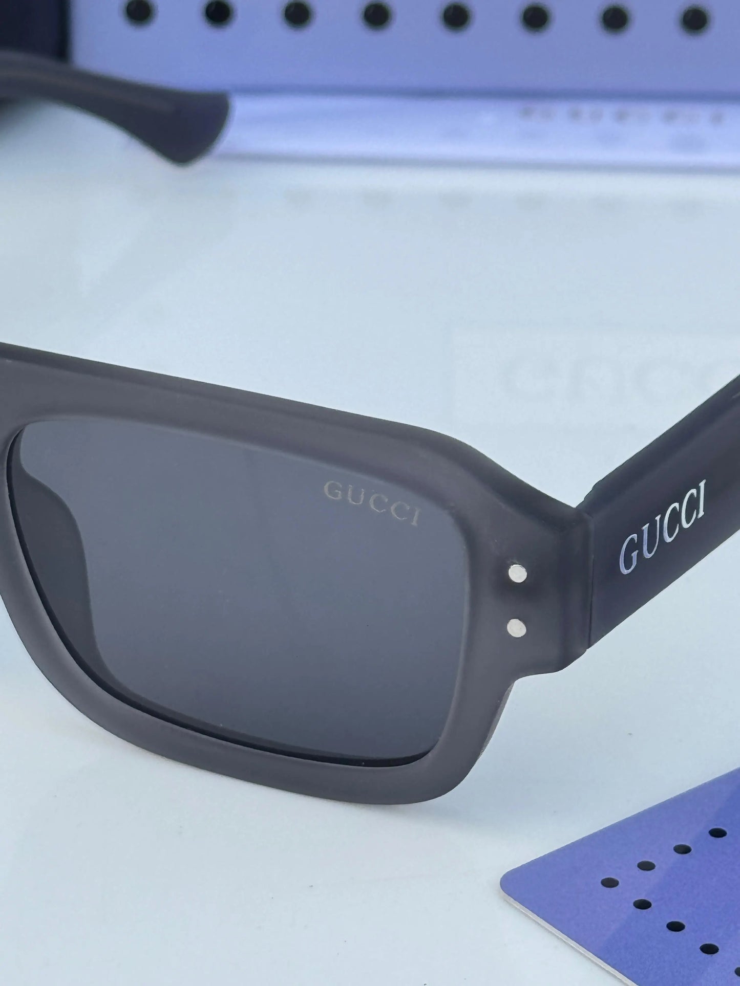 Gucci_336_grey