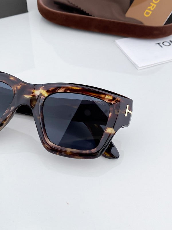Tomfordd tiger 184
