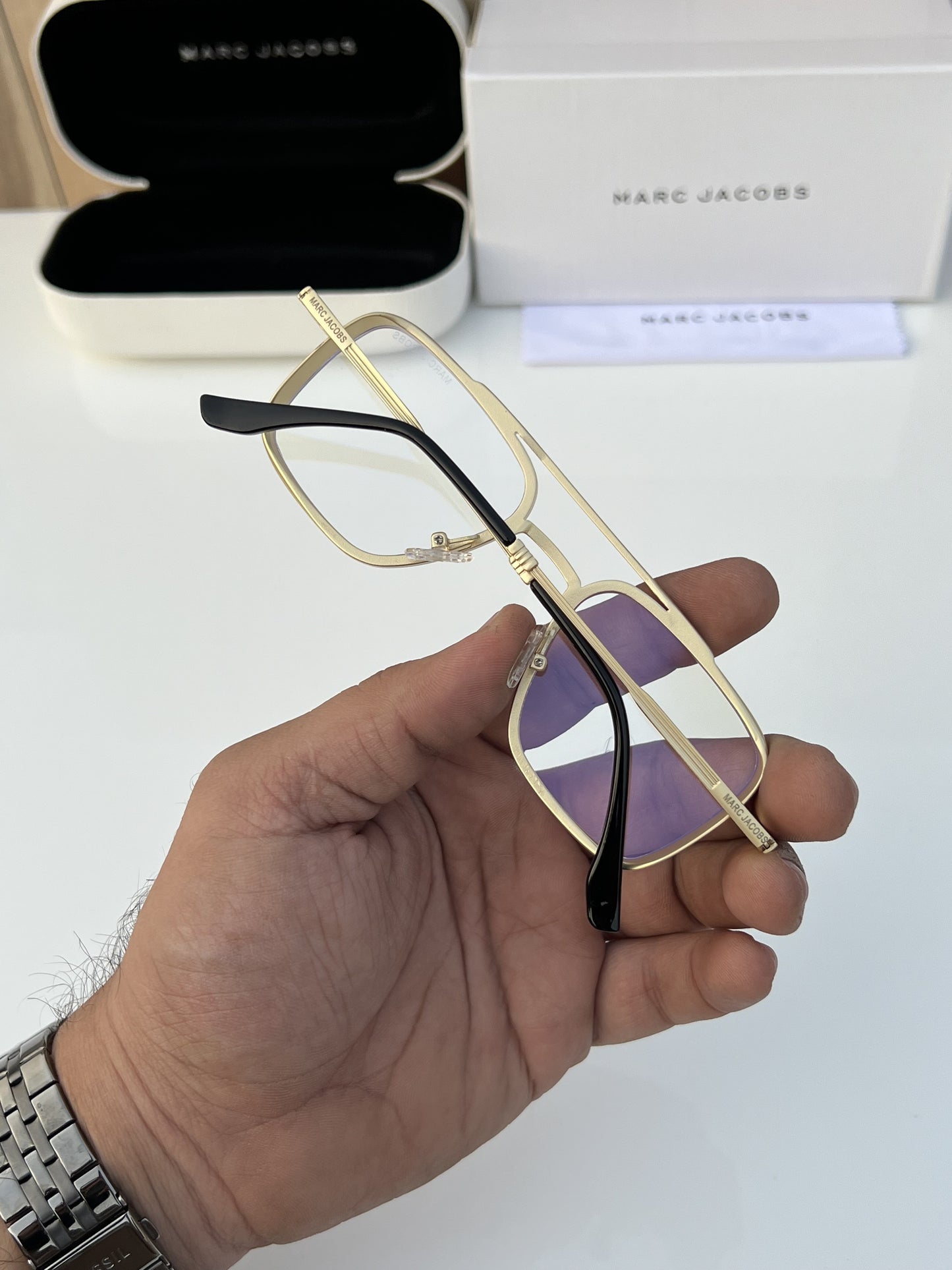 Marc_jacobs_504_gold_plano