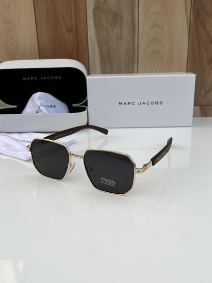 Marcc jacobss 14103 gold black