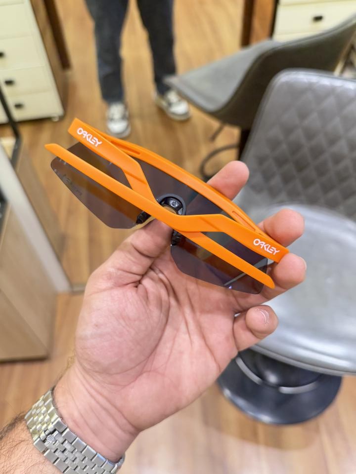 Oakley_hydra_4929_orange_blue
