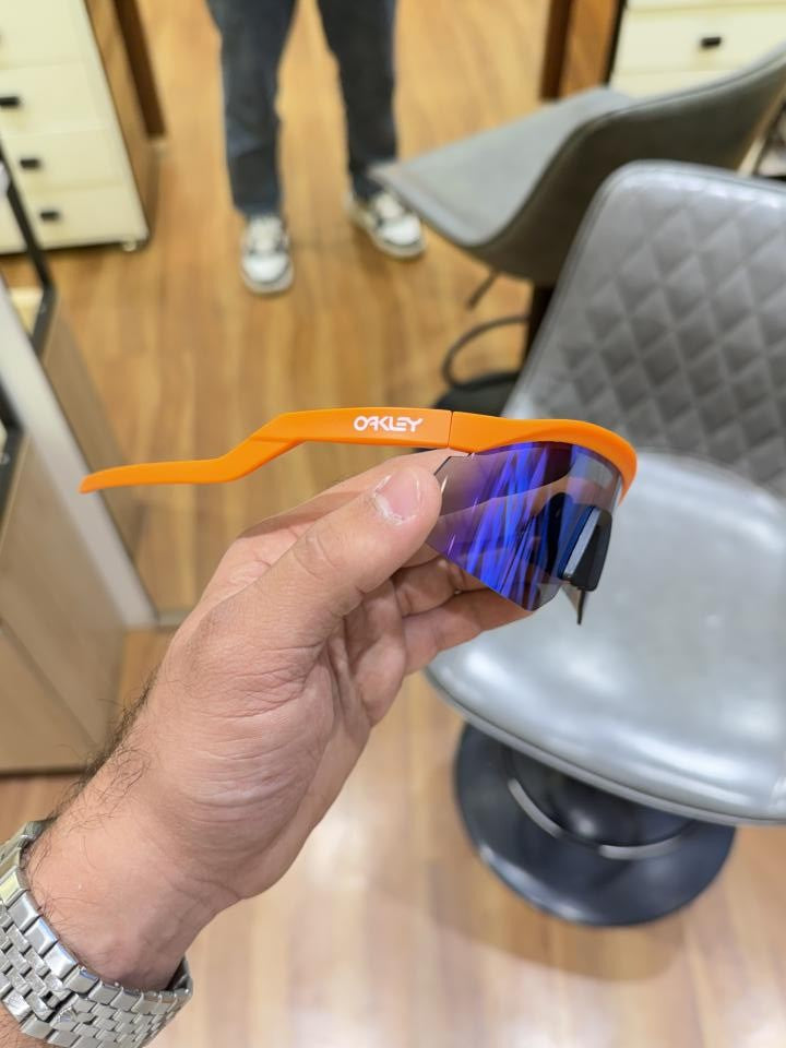 Oakley_hydra_4929_orange_blue