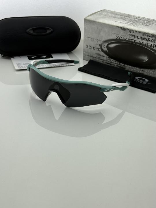 Oakle.y 9495 blue black prizm polarized lens