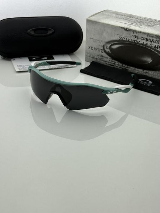 Oakle.y 9495 blue black prizm polarized lens