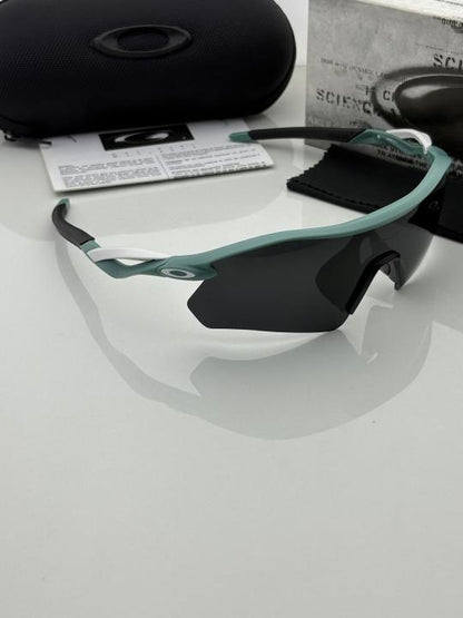 Oakle.y 9495 blue black prizm polarized lens