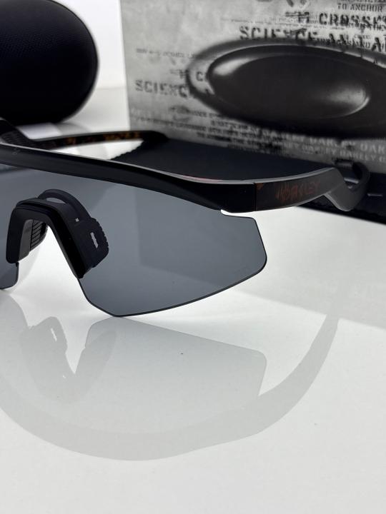 Oakle.y 4929 tiger black