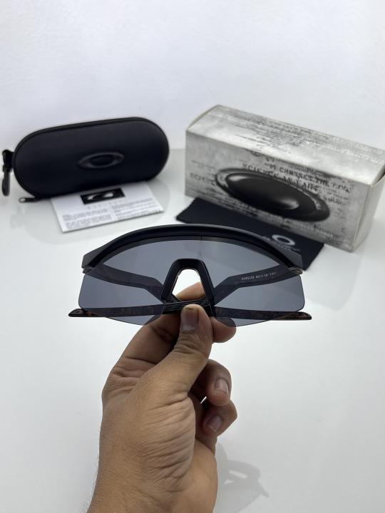 Oakle.y 4929 tiger black
