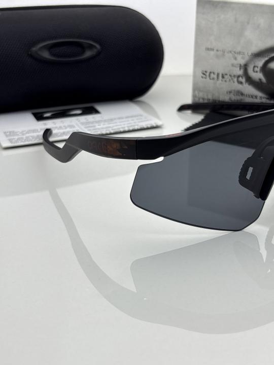 Oakle.y 4929 tiger black