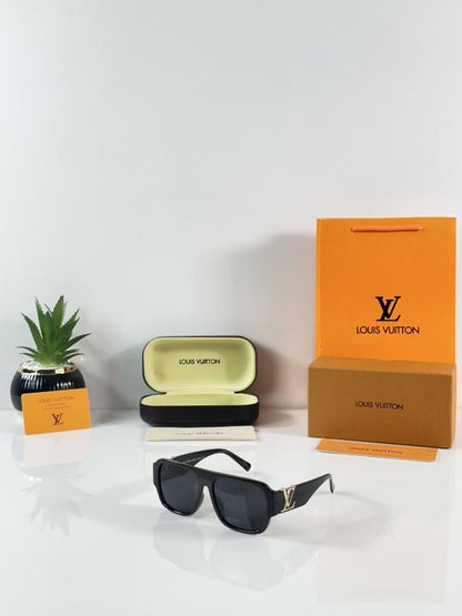 Louis_Vuitton_2686_Gold_Black