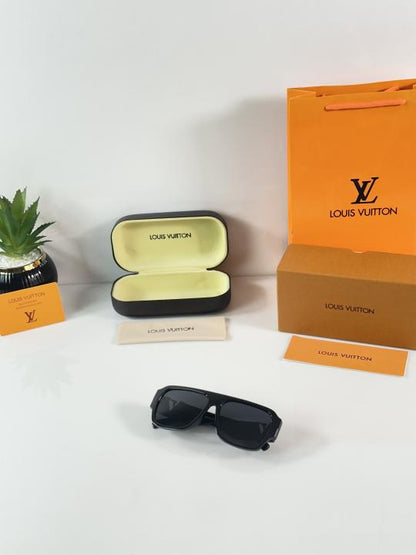 Louis_Vuitton_2686_Gold_Black