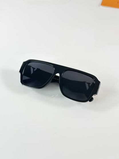 Louis_Vuitton_2686_Gold_Black