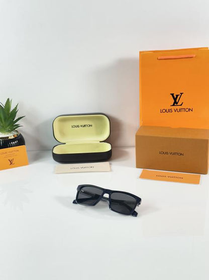 Louis_Vuitton_2686_Gold_Black