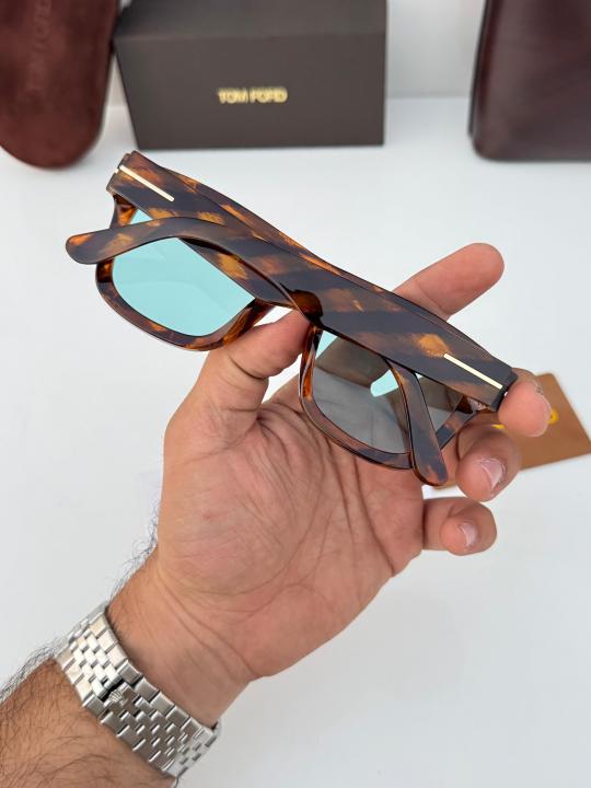 Tomford_259_strip_green