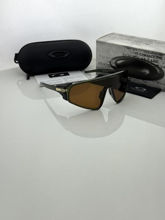 Oakle.y 9404 green brown