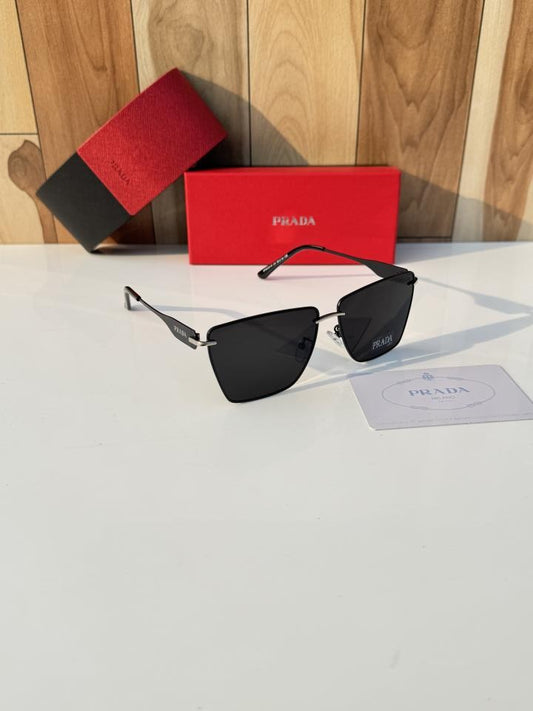 Prada_2018_black_silver