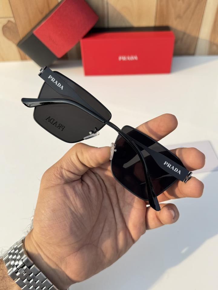 Prada_2018_black_silver