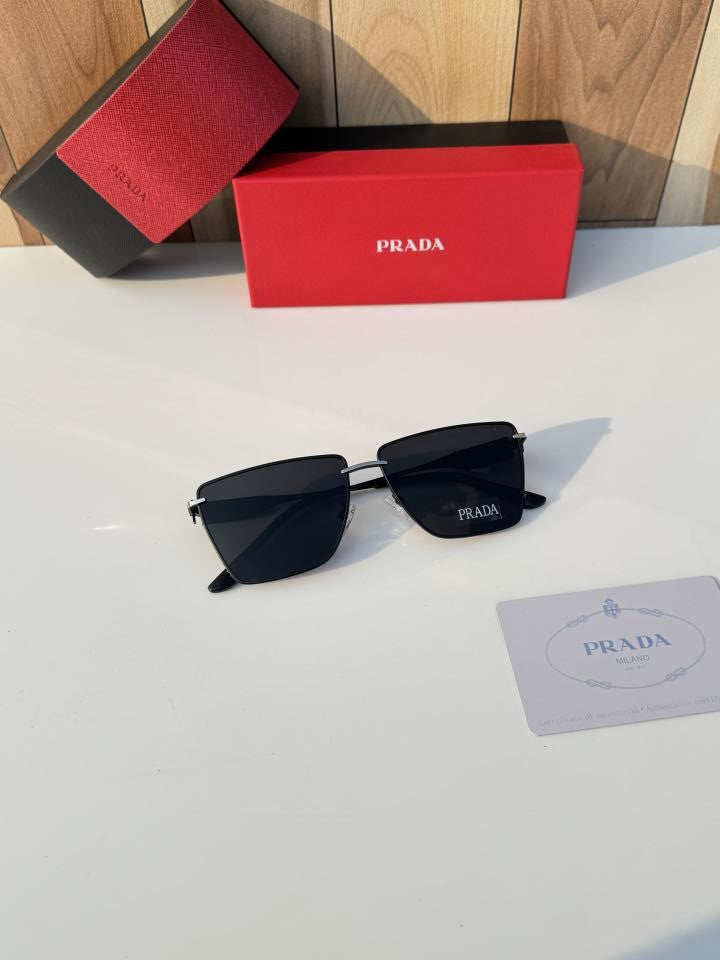 Prada_2018_black_silver