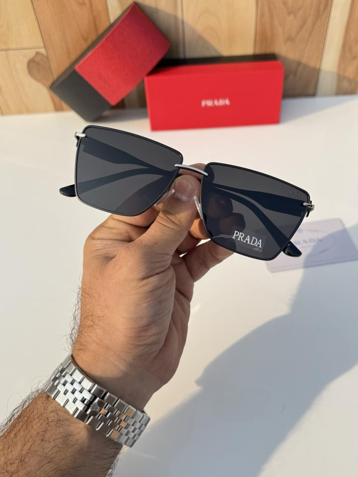 Prada_2018_black_silver