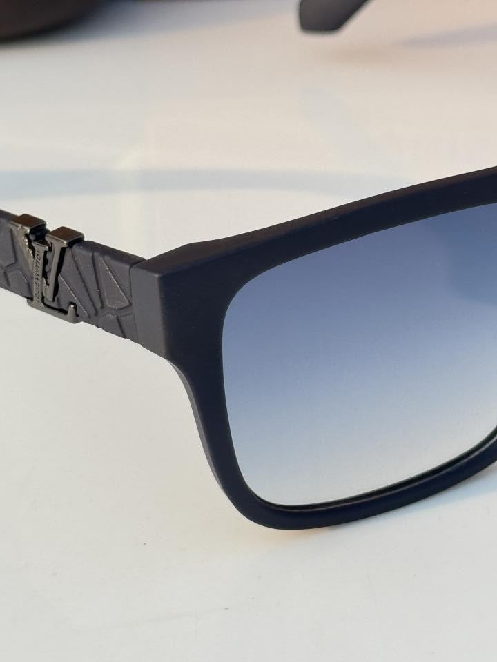 Louis_vuitton_578_matt_blue