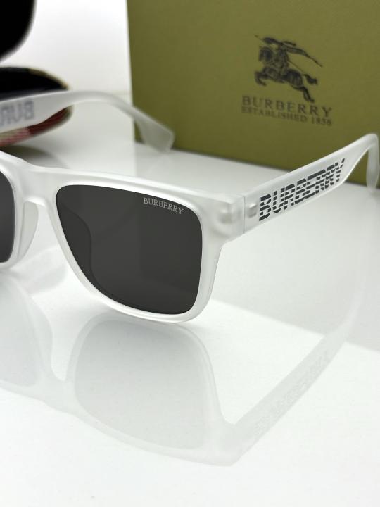 Burberr.y 4358 water black
