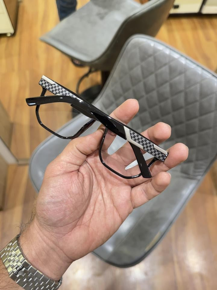 Gucci_1669_black_plano
