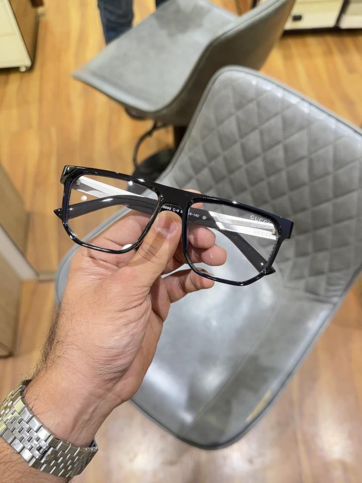 Gucci_1669_black_plano