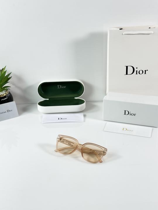 Diorr_5818_Peach