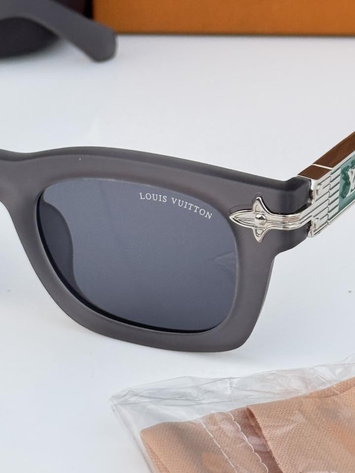 Louiss_vuitton_1126_grey