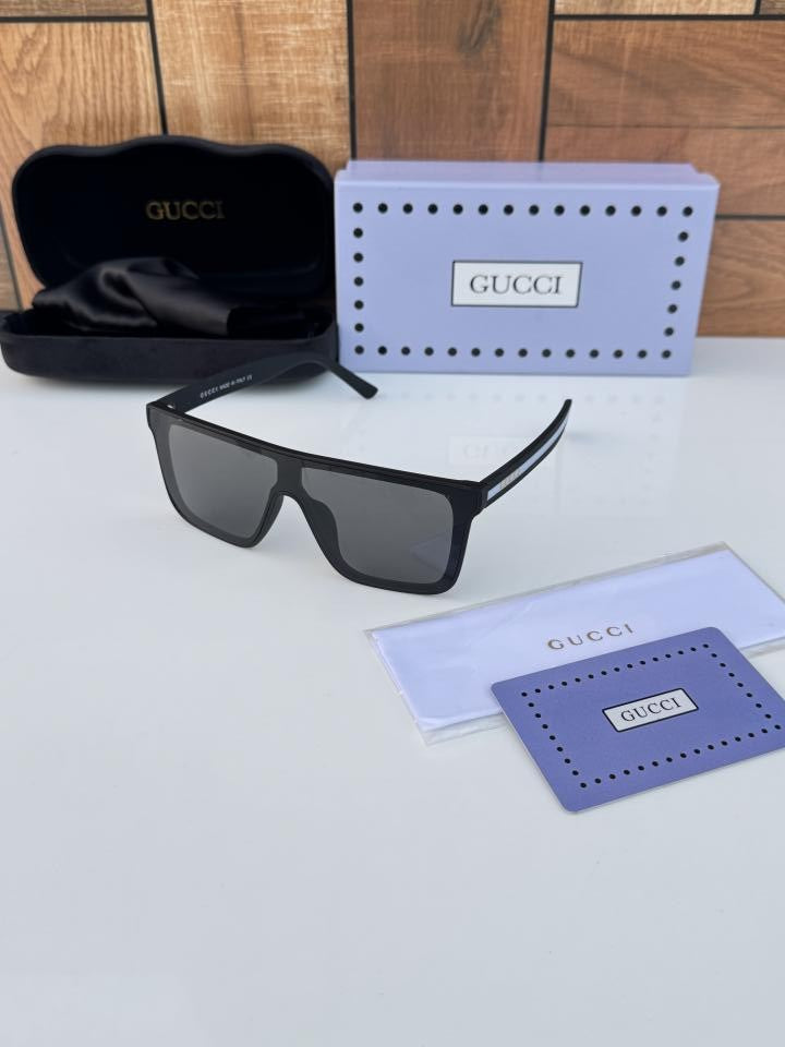 Guccii_2639_black_white