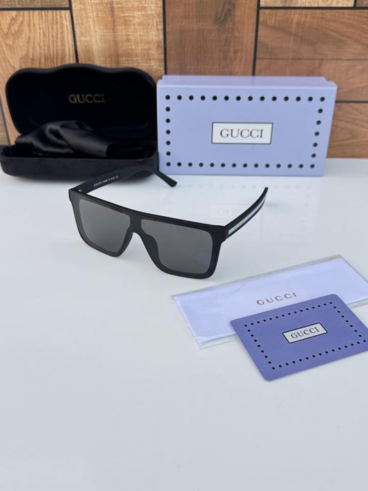 Guccii_2639_black_white