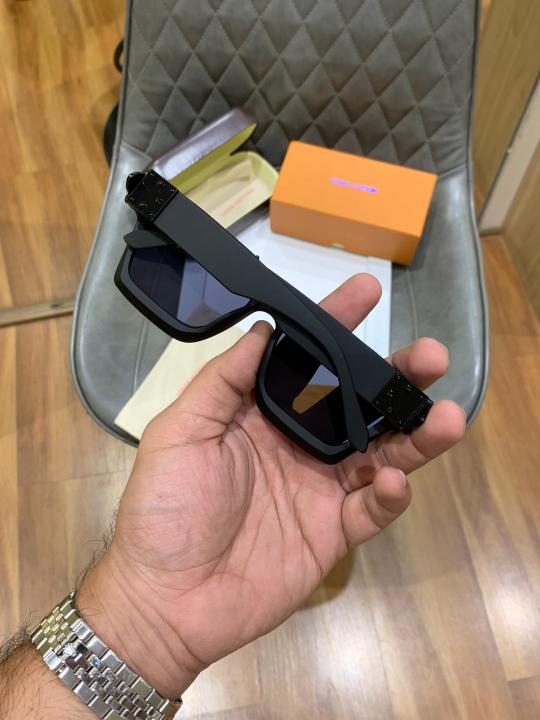 Louis_vuitton_millionaire_full_black
