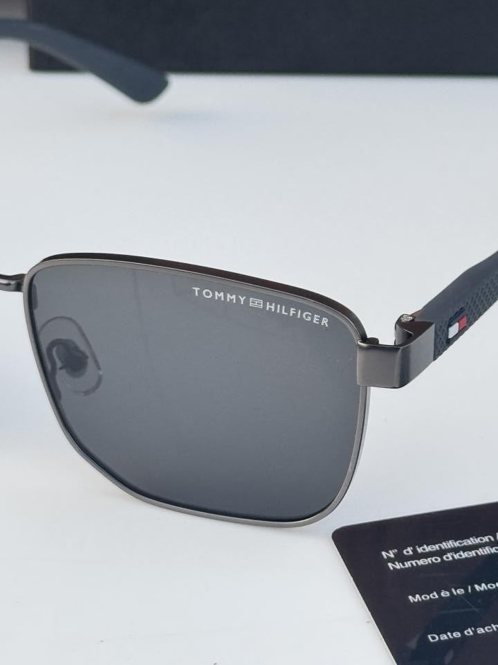 Tommy_hilfiger_2641_grey_black