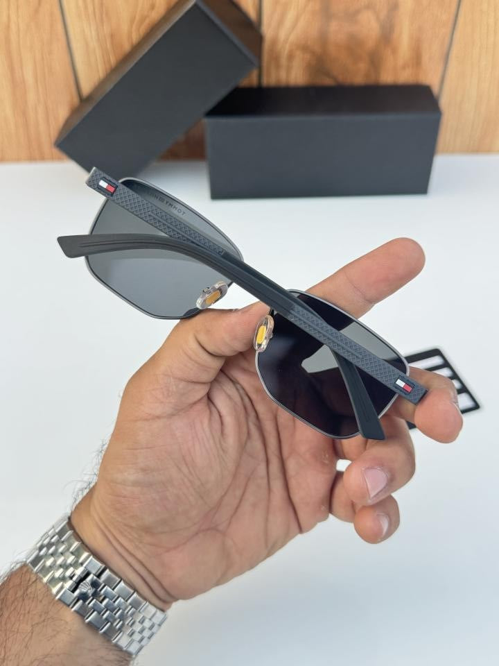 Tommy_hilfiger_2641_grey_black