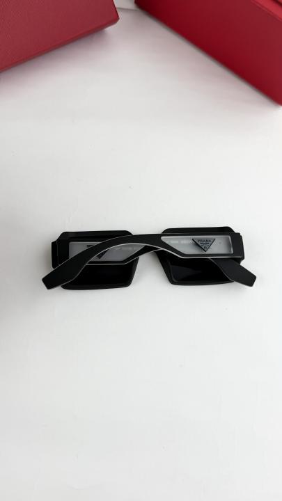 Prada_black_s89