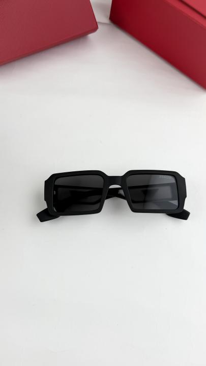 Prada_black_s89