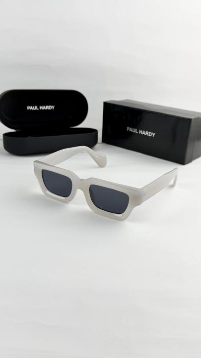 Paul_hardy white black 3659