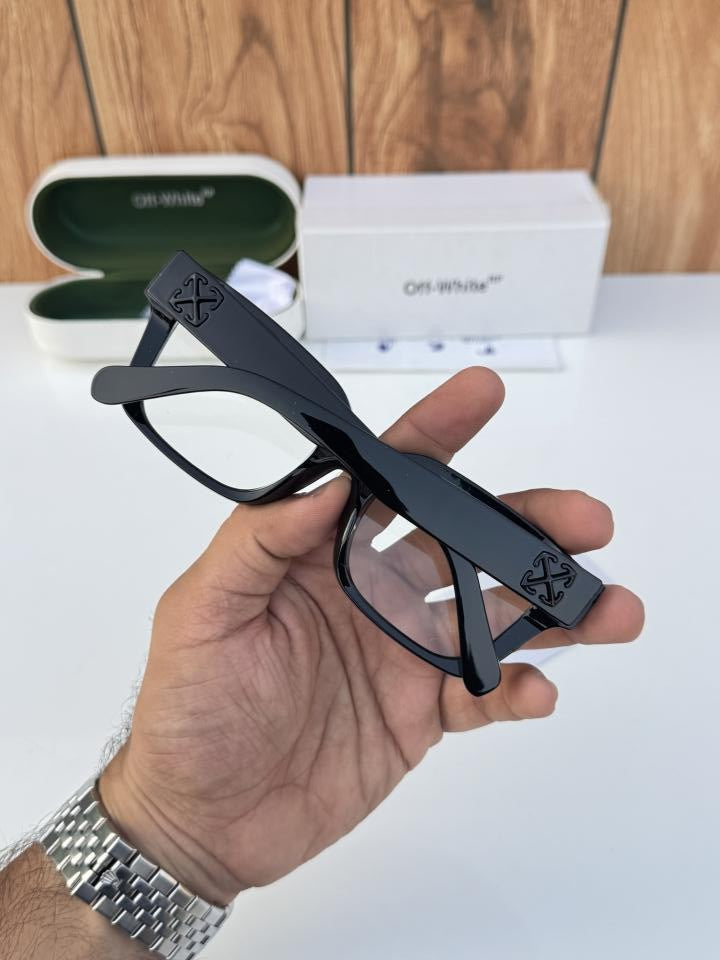 Off_white_126_black_plano