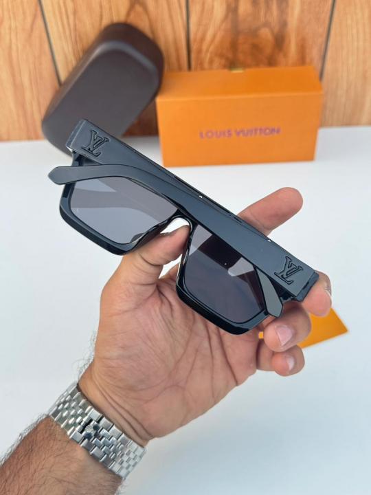 Loui_s_vuitton_6129_black