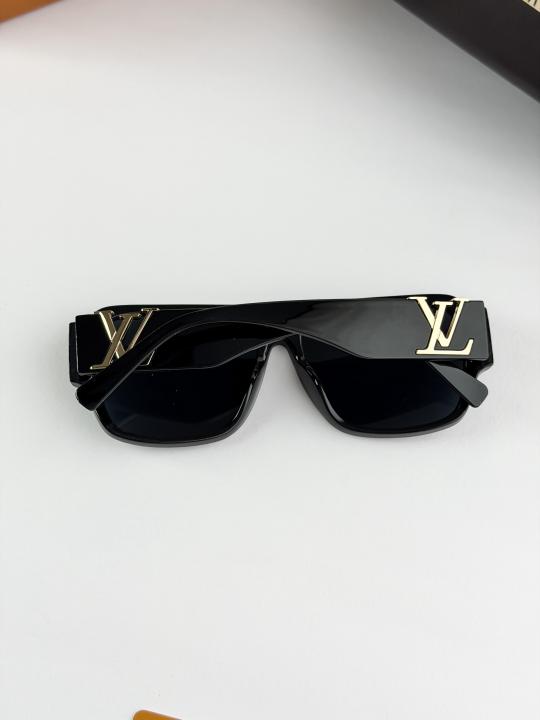 Loui_s_gold_black_2686
