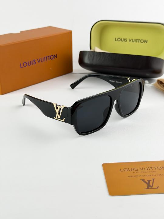 Loui_s_gold_black_2686