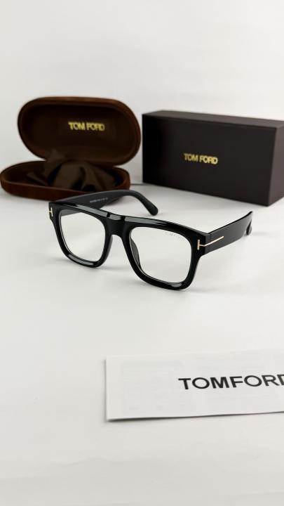 Tomfor_d_black_plano 259