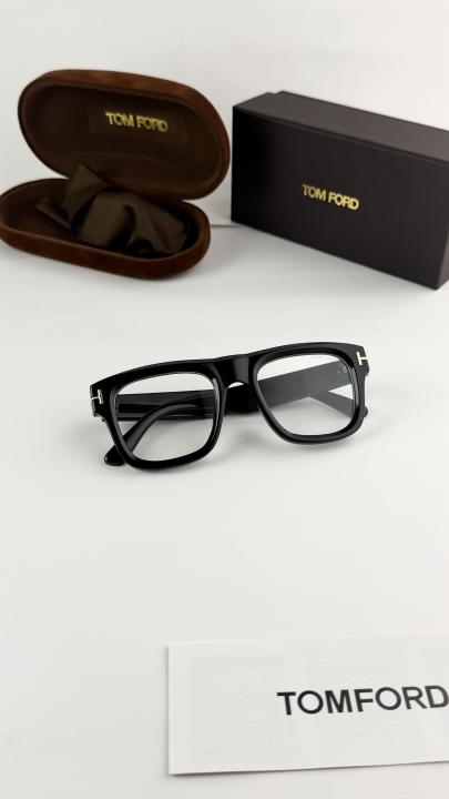 Tomfor_d_black_plano 259